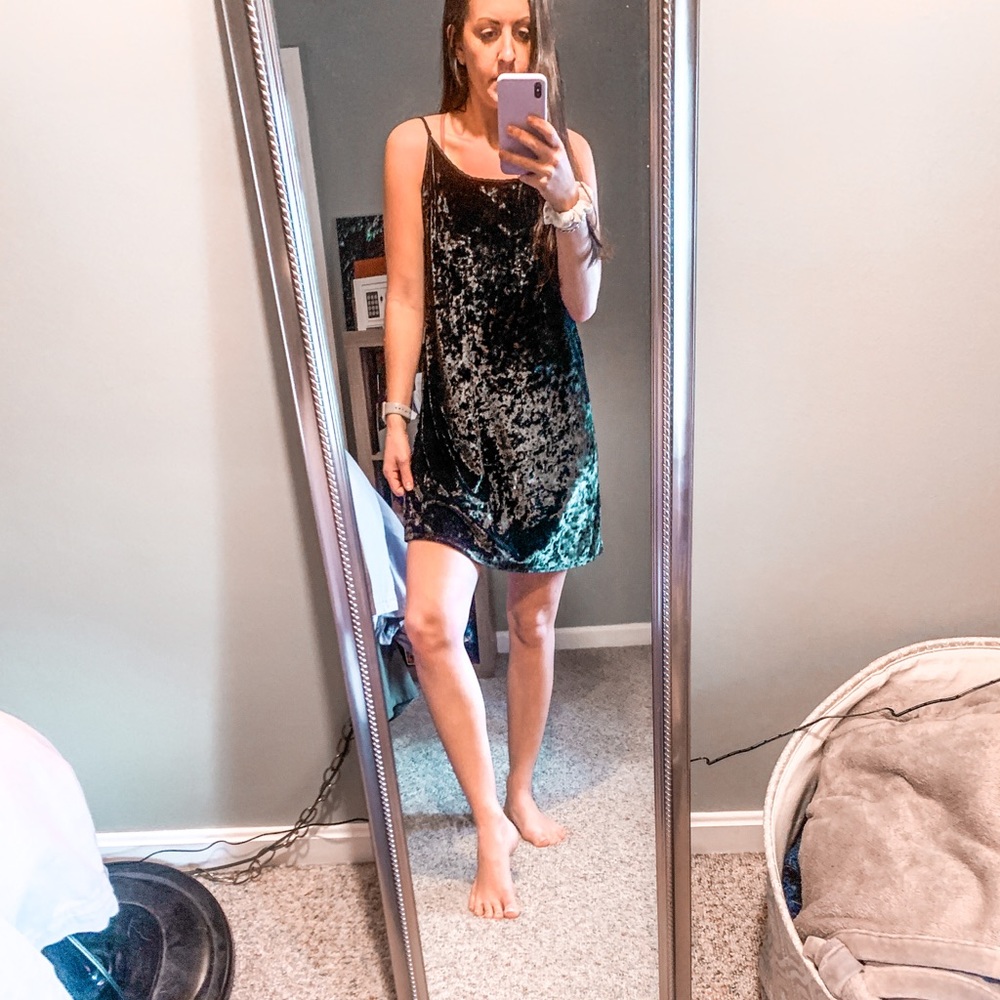 Victoria’s Secret Black Crushed Velvet Slip Size M